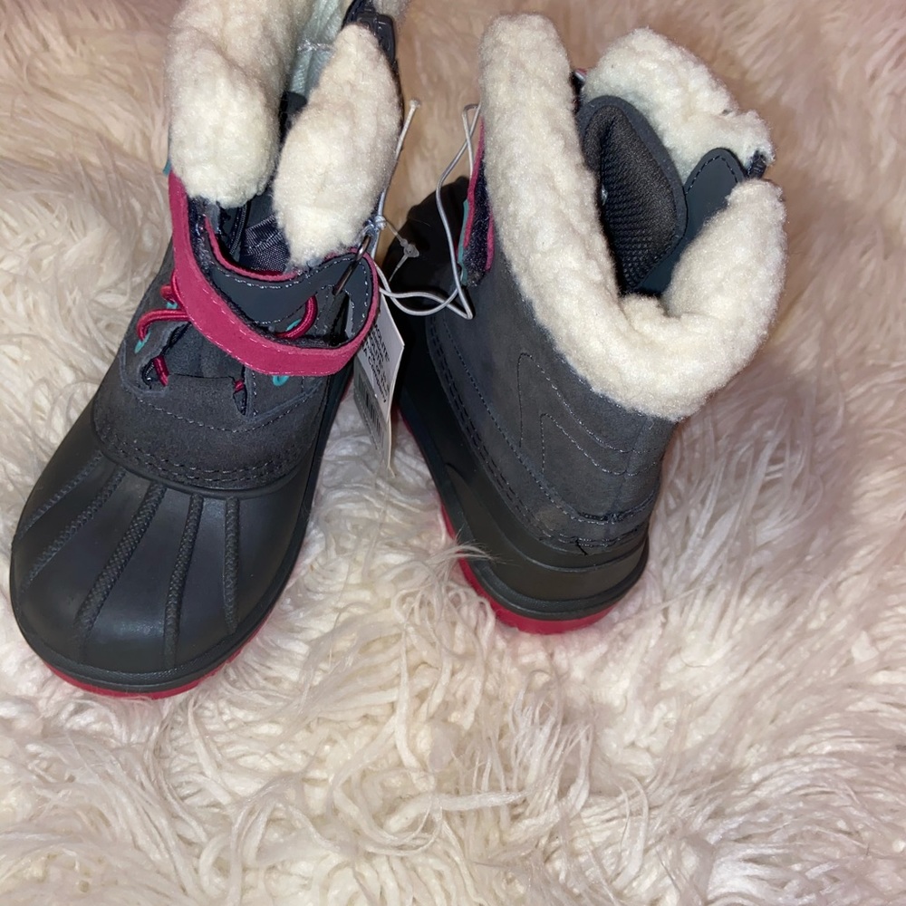 Cat & Jack snow boots! Target Brand. 🥰🎯
